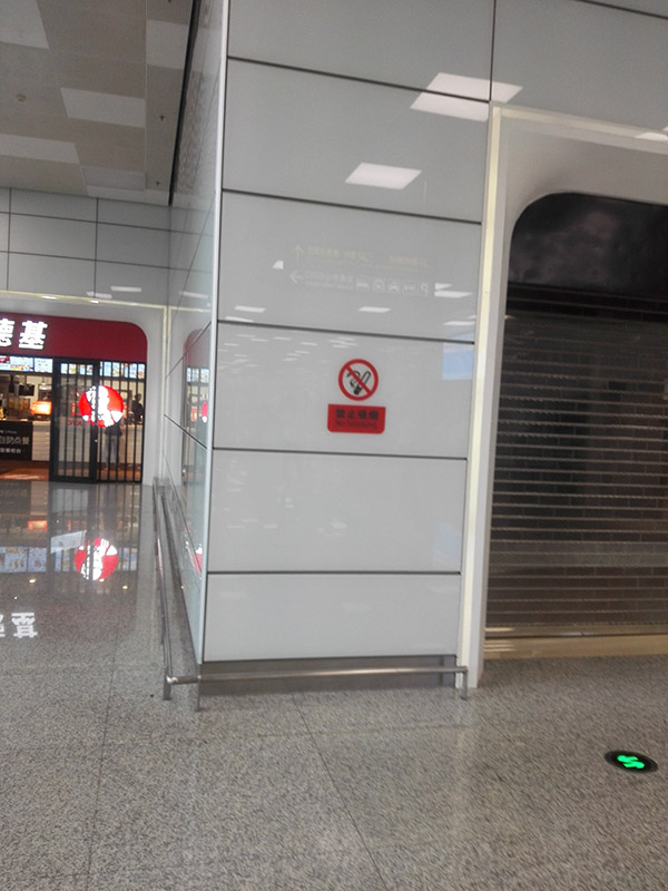 建筑、家具和家電鋼化玻璃油墨在室內(nèi)隔斷上的運(yùn)用